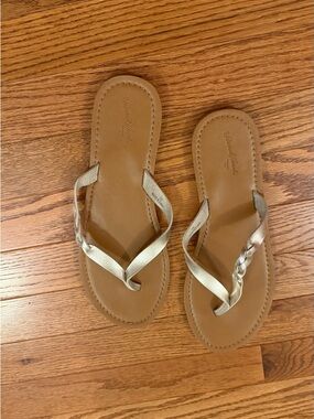 Universal Threads Gold flip flops